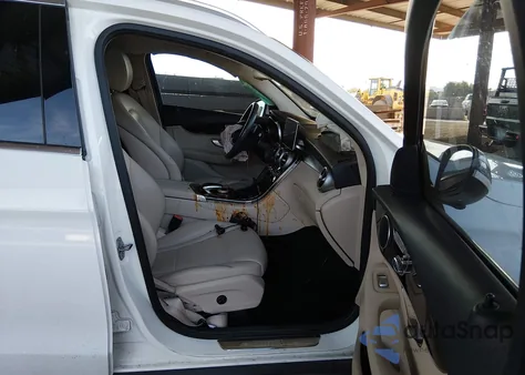 2016 Mercedes-Benz Glc 300 z USA, uszkodzony, nr VIN WDC0G4JB5GF104925